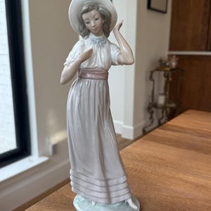 Nao Lladro Lady with Flowers Figurine Missing Flowers; Lladro Figurine