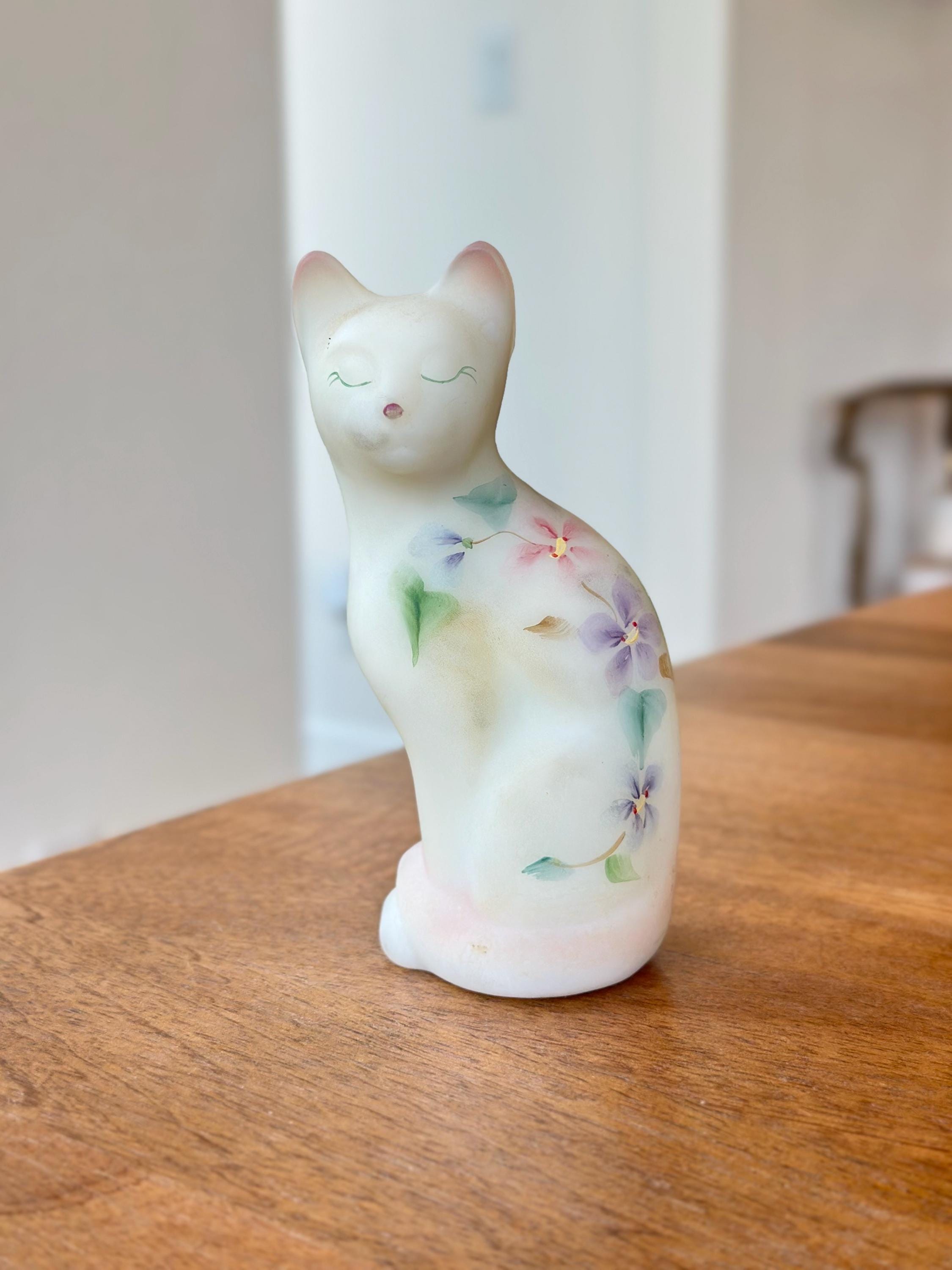 フェントン ホワイト ビルマ ガラス ハンドペイント 猫 限定版; ペーパーウェイト; ヴィンテージ フェントン ガラス 子猫 - Etsy 日本, image size:2250x3000