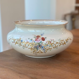 Lenox Queen&#39;s Garden Large Centerpiece Bowl 9.5&quot; Floral Gold Trim; Hand Decorated 24K Gold