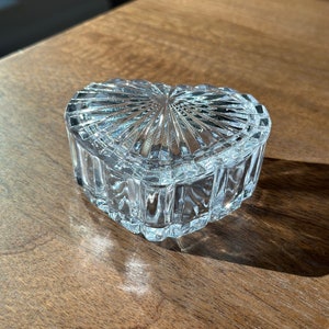 Glasherz-Schmuckschachtel; Herz Schmuckbox mit Deckel; Glasherz-Ringhalter; Brautjungfer Geschenk; Blumenmädchen Geschenk