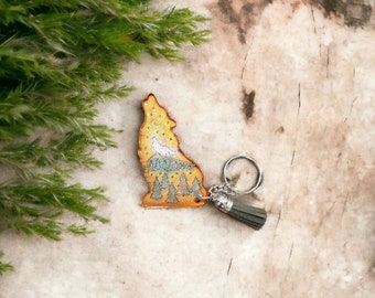 Wolf keychain, Epoxy resin keychain, In The Woods, Forest, Howling, Outdoors, Nature, Trees, Camping keychain, Howling wolf keychain