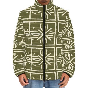 Op de afbeelding: Een groen en wit gepatroneerd jack met een ritssluiting. Het patroon is geometrisch en abstract.