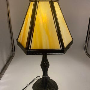 Beautiful Vintage Slag Glass Table Lamp