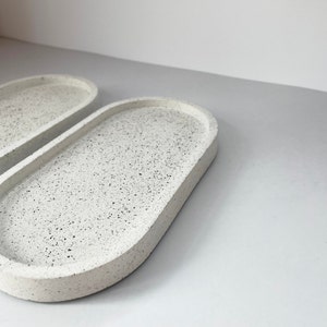 Jesmonite Snuisterij Tray | Sieraden Schotel | Huis Decor | Geschenken voor haar | Huishoudelijke | Monochroom | Minimalistisch | Home Decor | Betonnen dienblad
