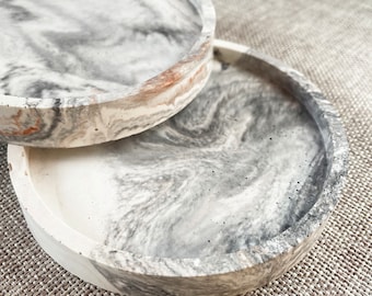 Handgemaakte jesmonite-marmeren onderzetter: rond snuisterijbakje, zeepbakje
