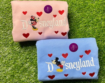 Musse & Mimmi kyss | Disneyland tröja, Disney familjesemester, Familjen Disneyworld, Disneyresa 2026