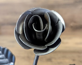 Sidco Supply&#39;s Pressed Steel Roses With Leaves