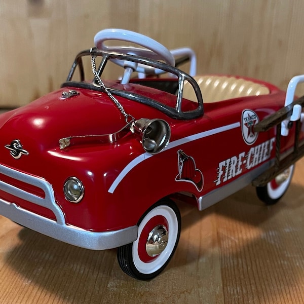 Miniature Crown Premiums 6265 – Pedal Car BMC Fire Chief Texaco Series N°1 (1948)