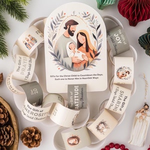 Puede incluir: Un calendario de adviento de cadena de papel con ilustraciones de la Sagrada Familia. Cada eslabón presenta un regalo diferente para dar durante la temporada navideña, como la oración, la alegría y la generosidad. El texto "Gifts for the Christ Child to Countdown the Days. Each one to Honor Him in Heartfelt Ways" está impreso en la tarjeta.