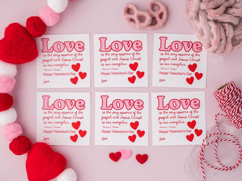 K&ouml;nnte beinhalten: Sechs wei&szlig;e Karten mit rosa und roten Herzen und dem Text "Love is the very essence of the gospel and Jesus Christ is our exemplar. Happy Valentine's Day. Love."