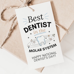 Mejor dentista en el sistema molar etiqueta de regalo para el feliz día nacional del dentista, regalos divertidos del dentista, dentista digital, tarjeta imprimible para dentista
