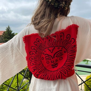 Handmade Muslin Cotton White Short Kimono Cardigan with Red Sun Print, Vacation Robe, Ethnic Boho kimono, Short Robe, Unique Gift, Beachwear
