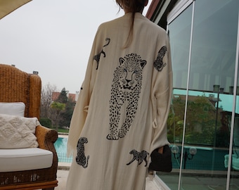 Handgemaakte katoenen mousseline kimonobadjas met luipaardprint, boho-strandkleding
