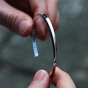 Gebogenes Silber Manschette Armband Männer, Handgefertigtes Twisted Armreif in Sterling Silber, Einzigartiger Schmuck für Freund, beste Geschenke für Ihn