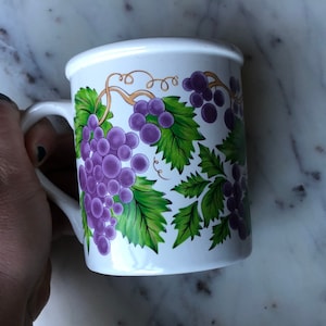 Vintage Purple Concord Wine Grapes on the Vine Coffee Mug and Tea Cup