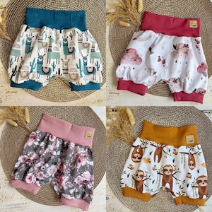 Kurze Hose für Kinder. Coole Sommer Shorts mit Kinder Motiven. Handgemacht toll als Geschenk zur Geburt. Pumphose für Kinder aus Bio Jersey. Babyartikel. Babymode. Babyhose.