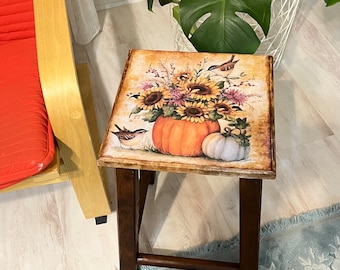 Hand-Painted Halloween Wooden Stool: Autumn Decor