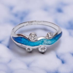 925er Silberring, Meereswellenring, blauer Emaillering mit weißem C Z Stein, Wellendesignring.  Hochzeitsgeschenk, Jahrestag Geschenk.