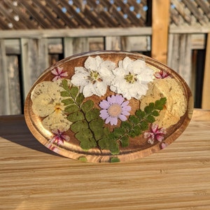 Handmade Floral Soap Dish, One-of-a-kind Resin Home Decor, Functional Bathroom Art, Housewarming Gifts, Elegant Statement Piece