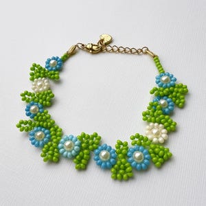 Daisy Flower Bracelet • Good Luck Gift • Handmade Beaded Jewellery • Thoughtful Gift for Her