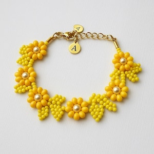 Daisy Flower Bracelet • Personalized Gift • Handmade Beaded Jewellery • Thoughtful Gift for Her