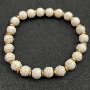 Howlite Edelstein Perlen Armband, Howlite dehnbar Healing Energie Edelstein, Armband für neue Anfänge, handgemachte Perlen Schmuck