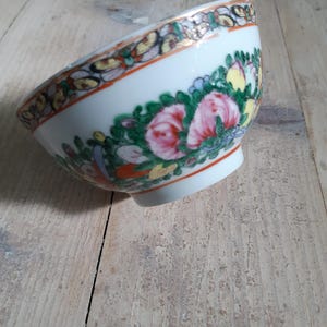 Cuenco de rosas de la familia china