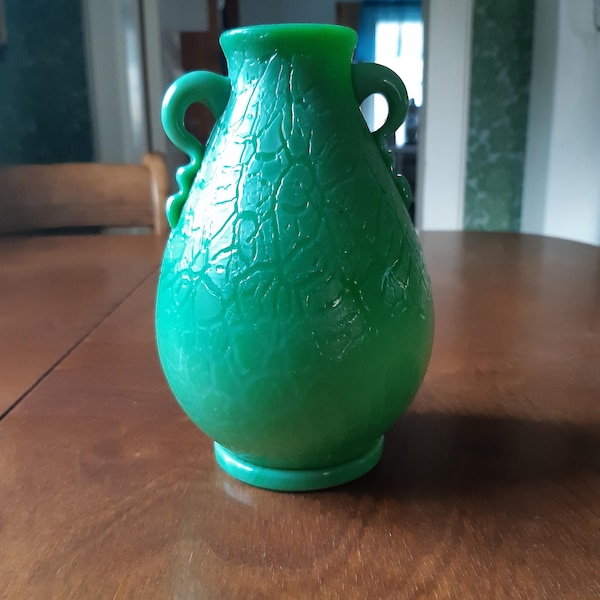 Swedish Art Deco Johansfors Gunnar Håkansson green glass vase