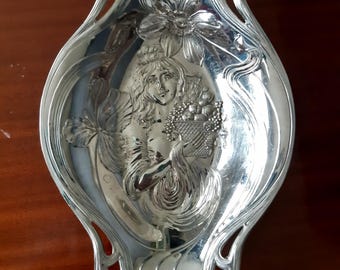 JUGENDSTIL Schale oder Tablett mit einer Frau die einen Obstkorb hält