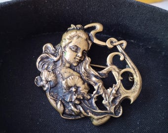 Broche Art Nouveau Art Nouveau Antique en Laiton