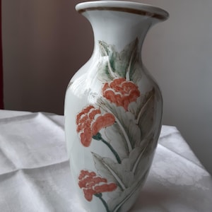 アジアのタバコの葉の花瓶