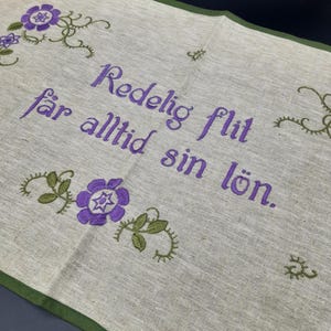 Zweeds geborduurd art-nouveau wandtapijt