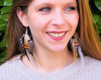 Boucle d'oreille longue en plumes naturelles. Boucle d’oreille en plume Boho, Gitane, Hippie. Cadeau femme, amie, soeur.