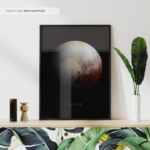 Poster Pluto | Poster Weltall | Weltraum Wandkunst | Weltall Poster | Raum Dekor | Weltraum Kunstwerk | Pluto Druck | Pluto aus dem Weltall
