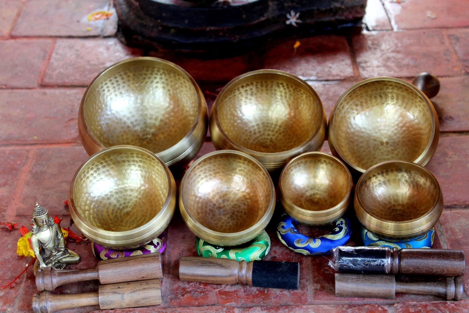 Hand Beaten Chakra Set Singing Bowl-set of 7 Tibetan Singing Bowl ...