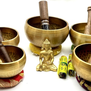 Hand Beaten Chakra set singing bowl-set of 5 Tibetan singing bowl,Himalayan singing bowl from Nepal-Meditation,Mindfulness, sound Bath ,Yoga