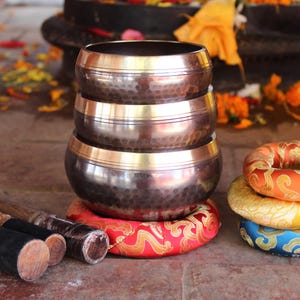 Black Hand Beaten Chakra set of 3 Tibetan singing bowl,Himalayan singing bowl from Nepal-Meditation,Mindfulness, sound Bath ,Yoga