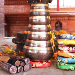 Black Hand Beaten Chakra set singing bowl-set of 7 Tibetan singing bowl from Nepal-Meditation,Mindfulness, sound Bath ,Yoga