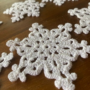 Crocheted Snowflake Ornament, White Ornament for Christmas Tree, Crochet Snowflake, Winter Windows Decór