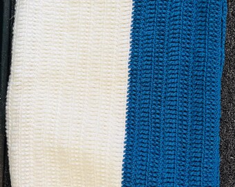 Manta de regazo tejida a crochet