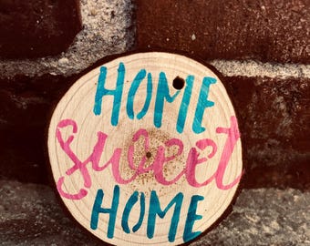 Pequeños adornos decorativos de madera