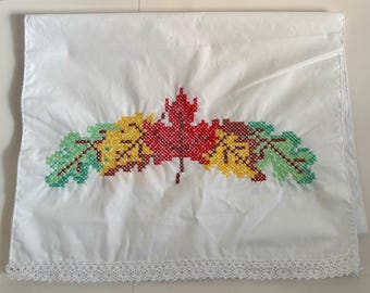 Mantelería bordada para tocador/mesa