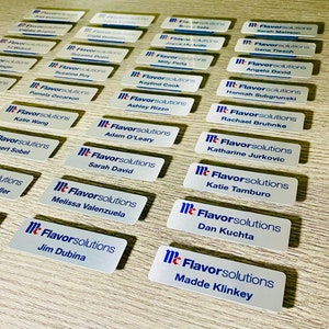 Placas de identificación de metal / Etiquetas de identificación magnéticas plateadas personalizables / Placas de identificación con logotipo personalizado para profesionales