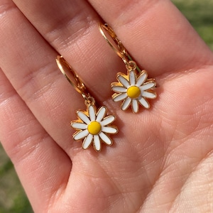 Daisy Flower Earrings, Cute Daisy Hoop Earrings, Nature Lover, Flower Lovers Gift