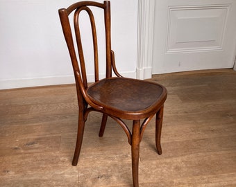 Antiker kleiner Stuhl aus Bugholz; Thonet Nr. 56-Stil