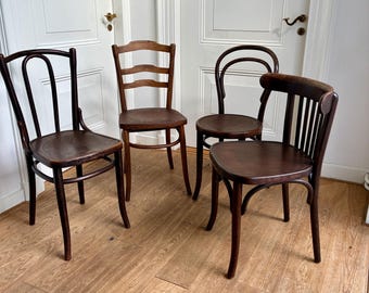 starannie dobrany zestaw 4 krzeseł Thonet z giętego drewna, które można dowolnie ze sobą łączyć
