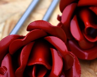 Rosa de acero colorida / Adorno floral de metal pintado para interiores, jardín o patio / Recuerdo de aniversario / Regalo de cumpleaños