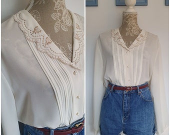 Size 16/18 Vintage 90's Cream, embroidered collar blouse