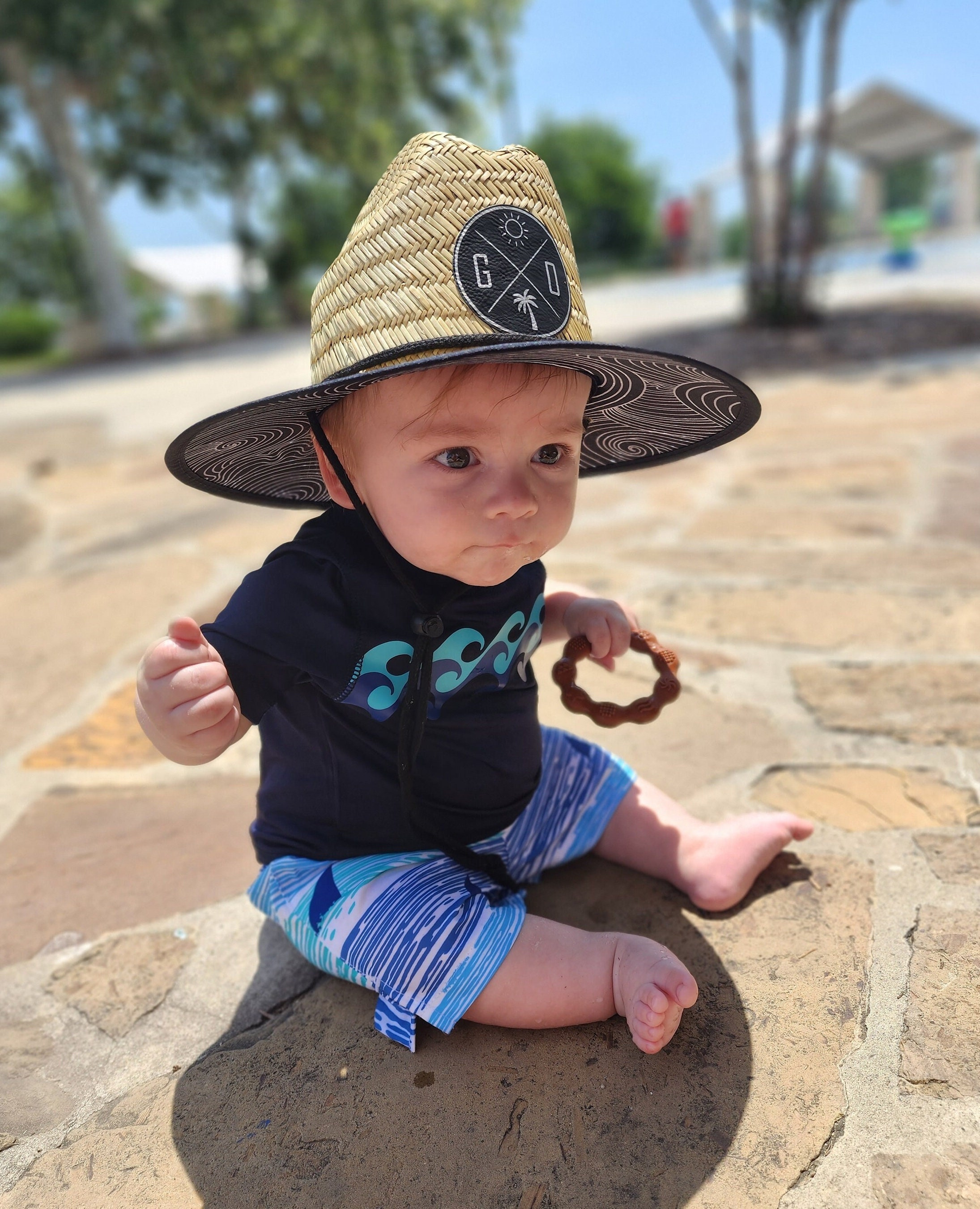 Benutzerdefinierter Strohhut mit Initialen und Symbolen | Kreis | Sonnenhut für Babys, Kleinkinder und Erwachsene | Personalisierter Strandhut aus Leder | Geschenk für Babys | Geschenk für Papa
