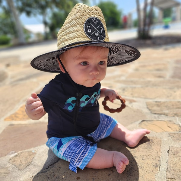 Chapeau de paille personnalisé avec initiales et symboles | Cercle | Chapeau de soleil pour bébé et tout-petit | Chapeau de plage en cuir personnalisé | Cadeau pour bébé | Cadeau papa